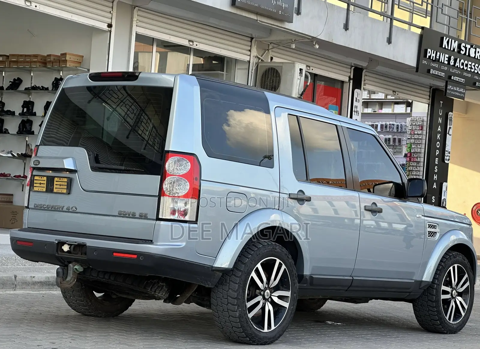 Land Rover Discovery 2014 Blue