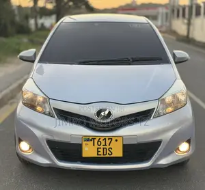 Toyota Vitz 2013 Silver