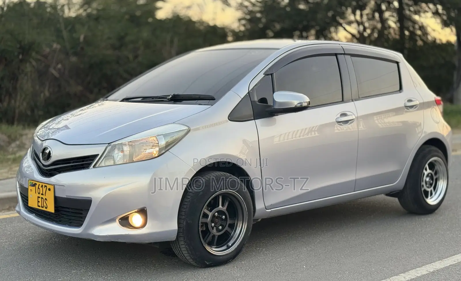 Toyota Vitz 2013 Silver