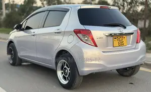 Toyota Vitz 2013 Silver