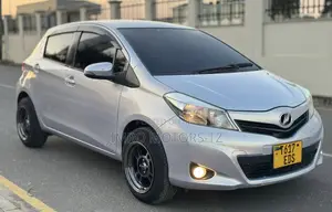 Toyota Vitz 2013 Silver