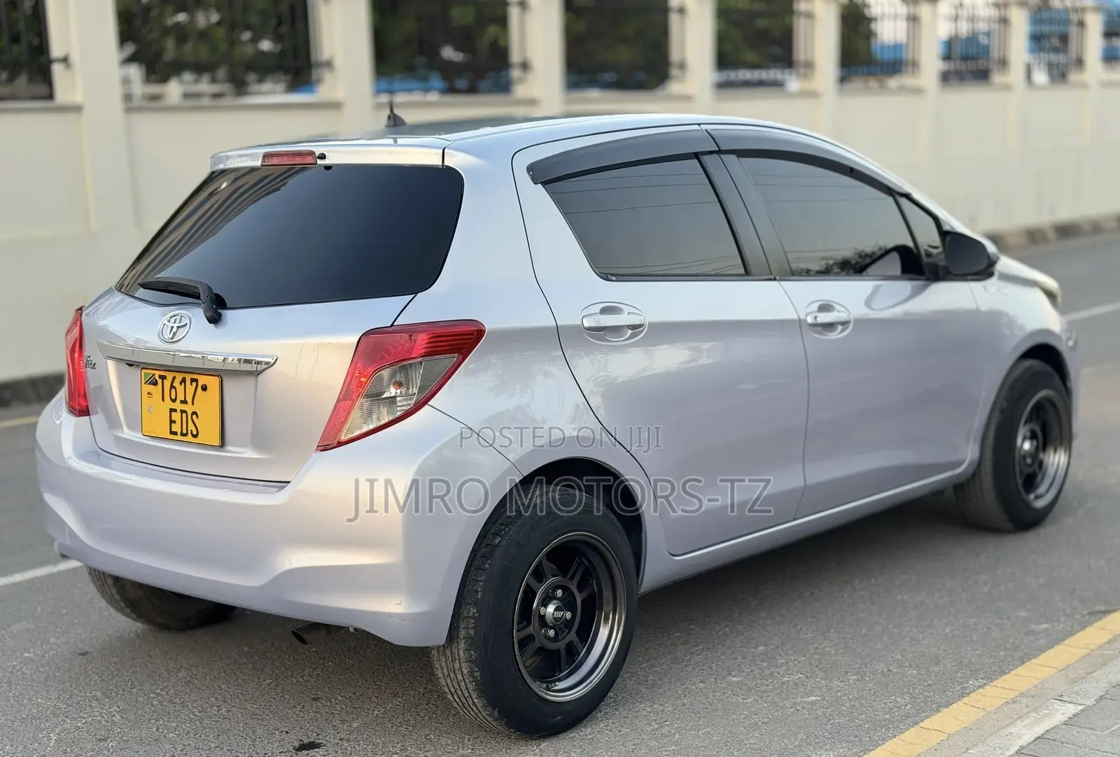 Toyota Vitz 2013 Silver