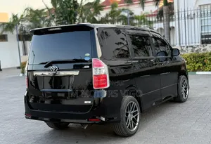 Toyota Noah 2.0 143hp FWD (8 Seater) 2009 Black