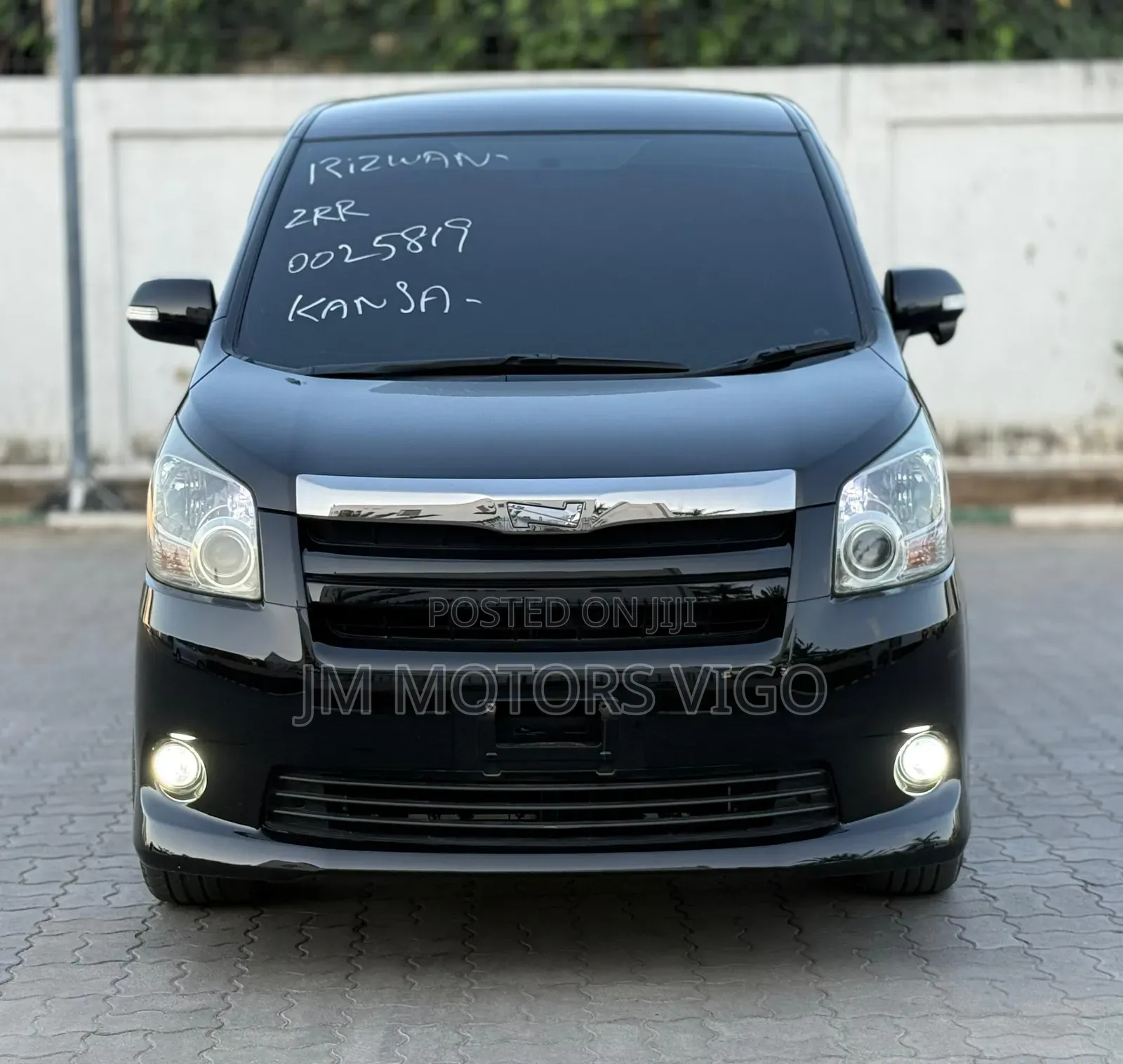 Toyota Noah 2.0 143hp FWD (8 Seater) 2009 Black