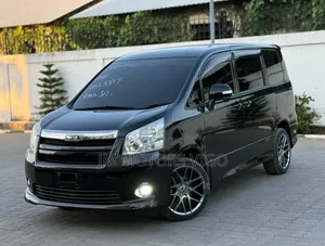 Toyota Noah 2.0 143hp FWD (8 Seater) 2009 Black