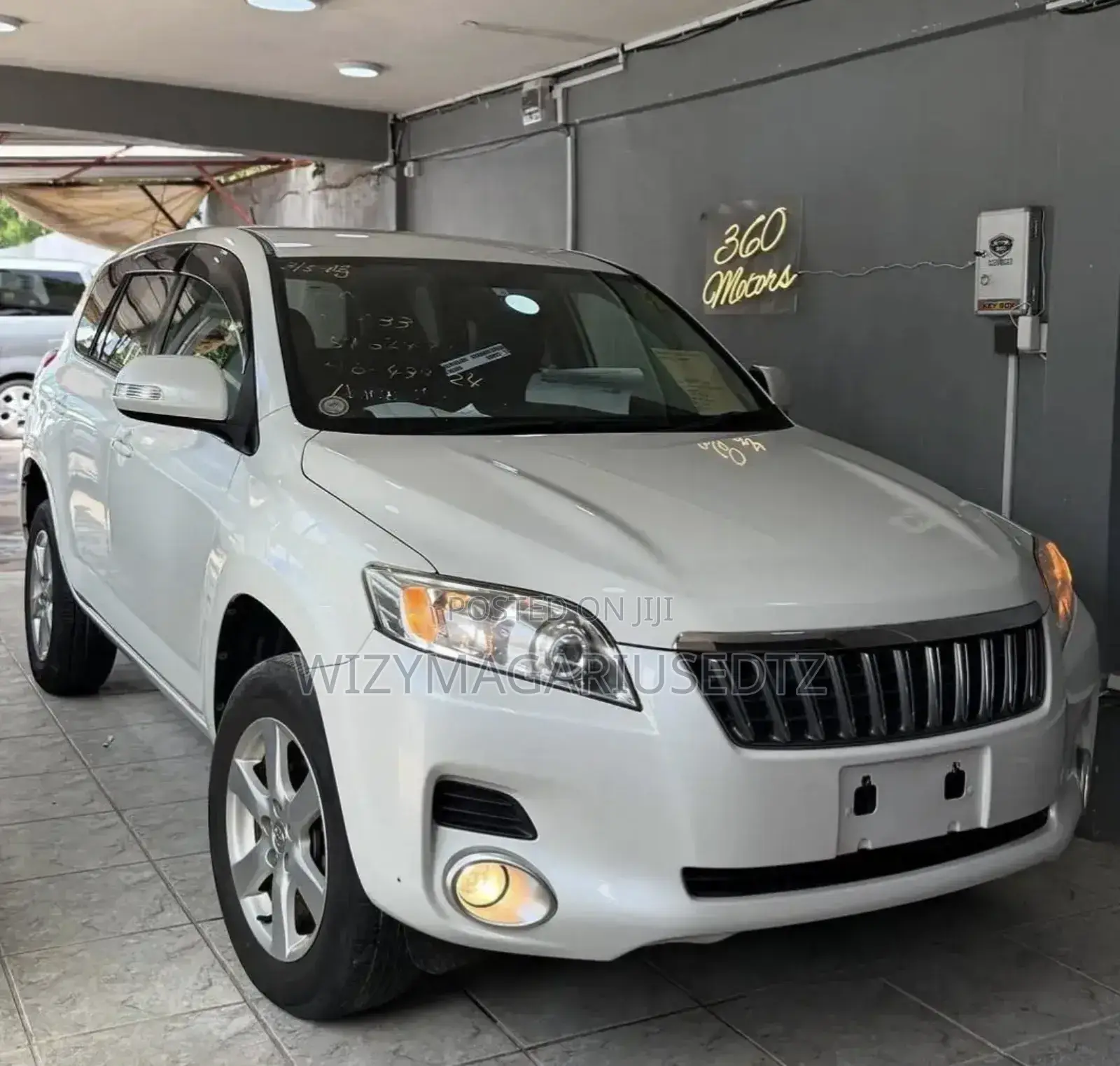 Toyota Vanguard 2008 White