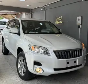 Toyota Vanguard 2008 White