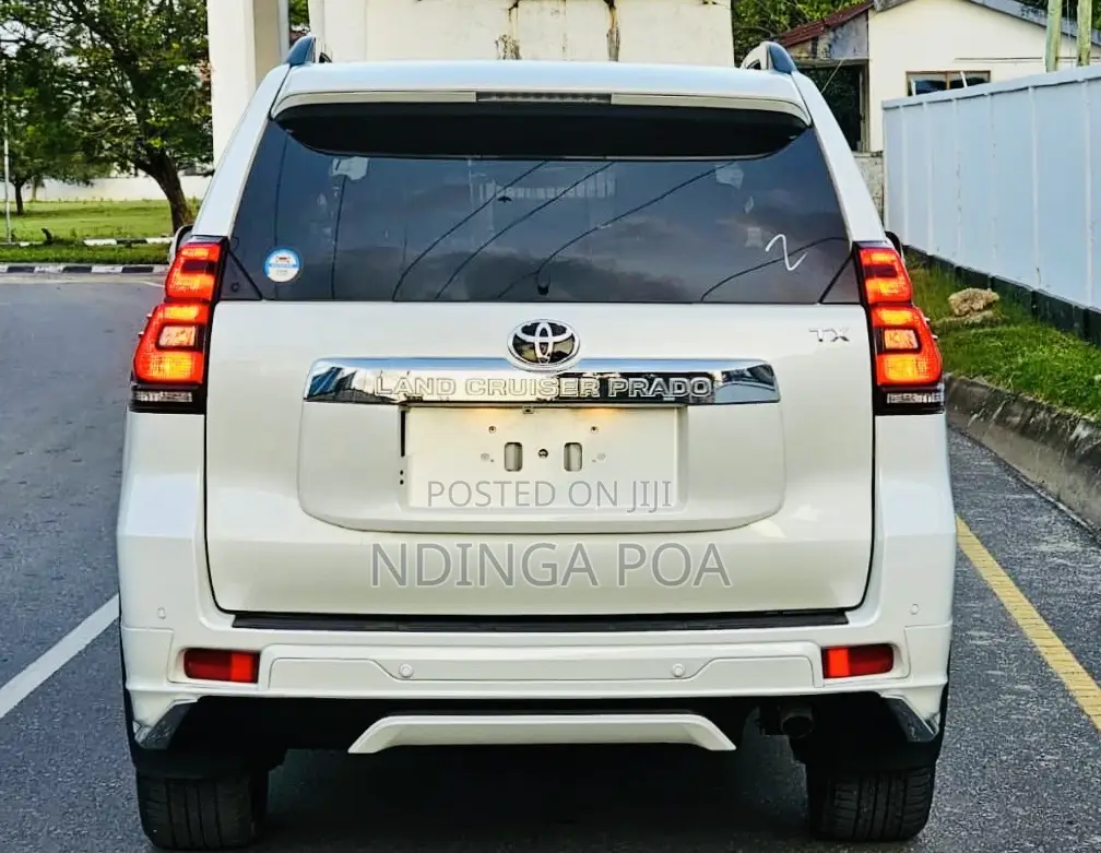 Toyota Land Cruiser Prado 2.7 2023 White