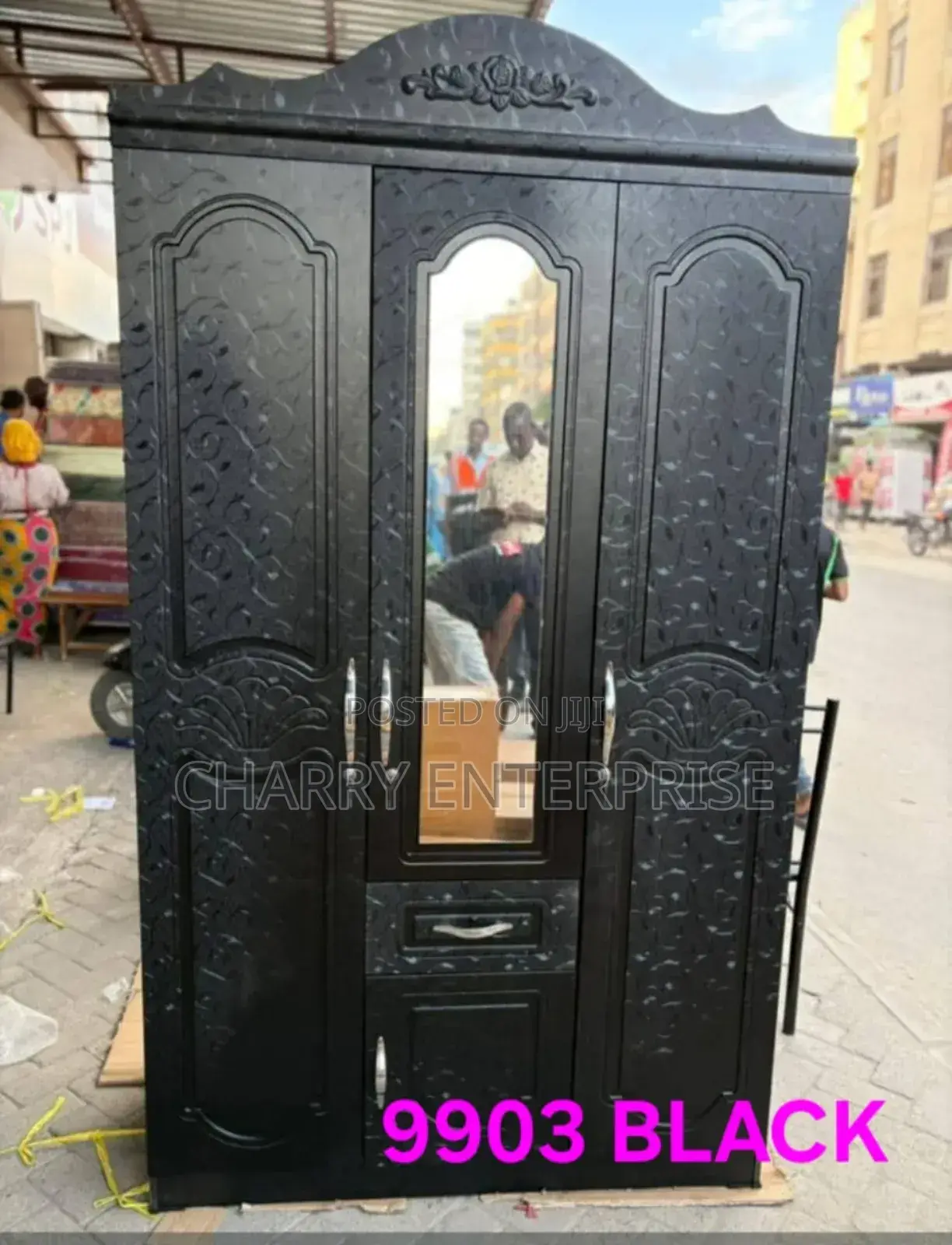Wanaopenda 3 Doors Wardrobe Ya Kuvutia Hii Apa Kabati Zuri La Nguo