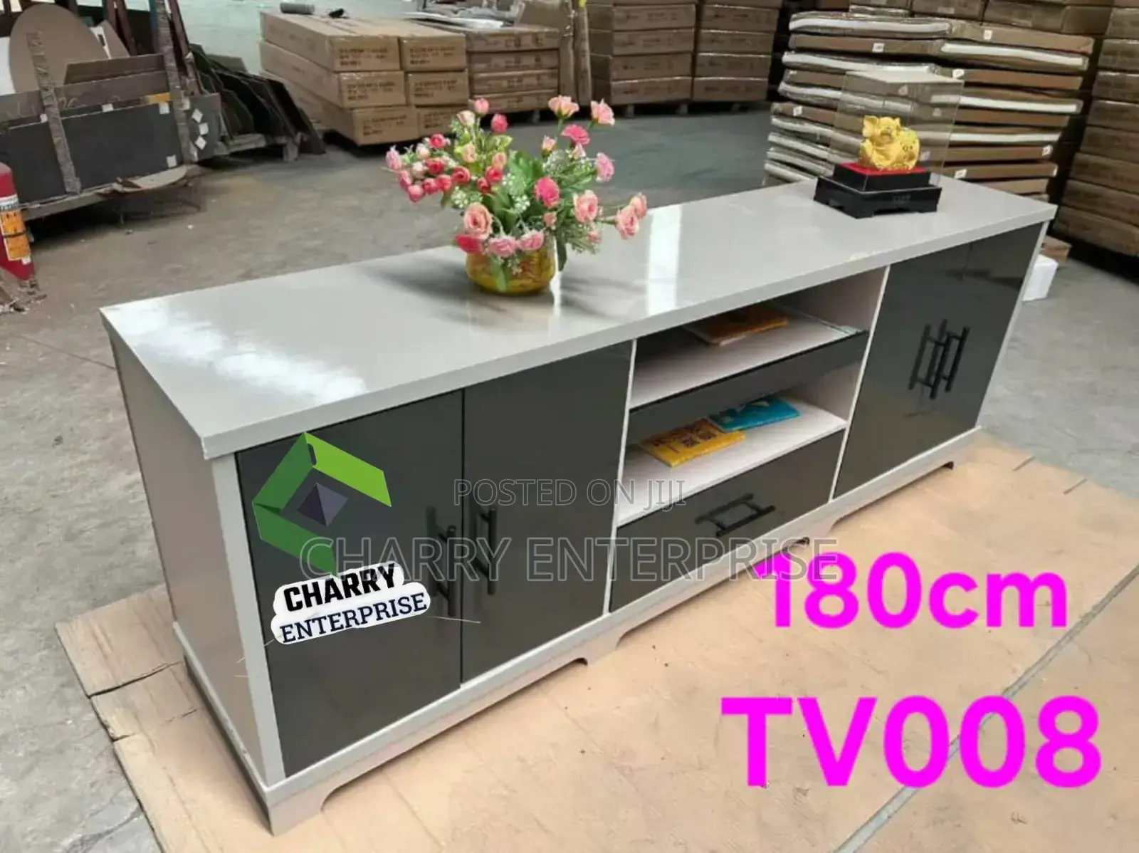 Classic Attractive Tv Showcase Yenye Rangi Ya Kuvutia