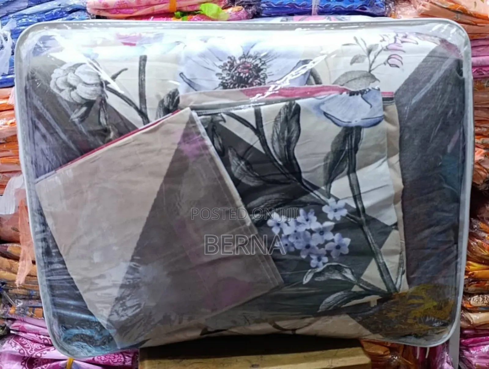 Duvet (Duvet+ Bedsheet+2 Pillow Cases)