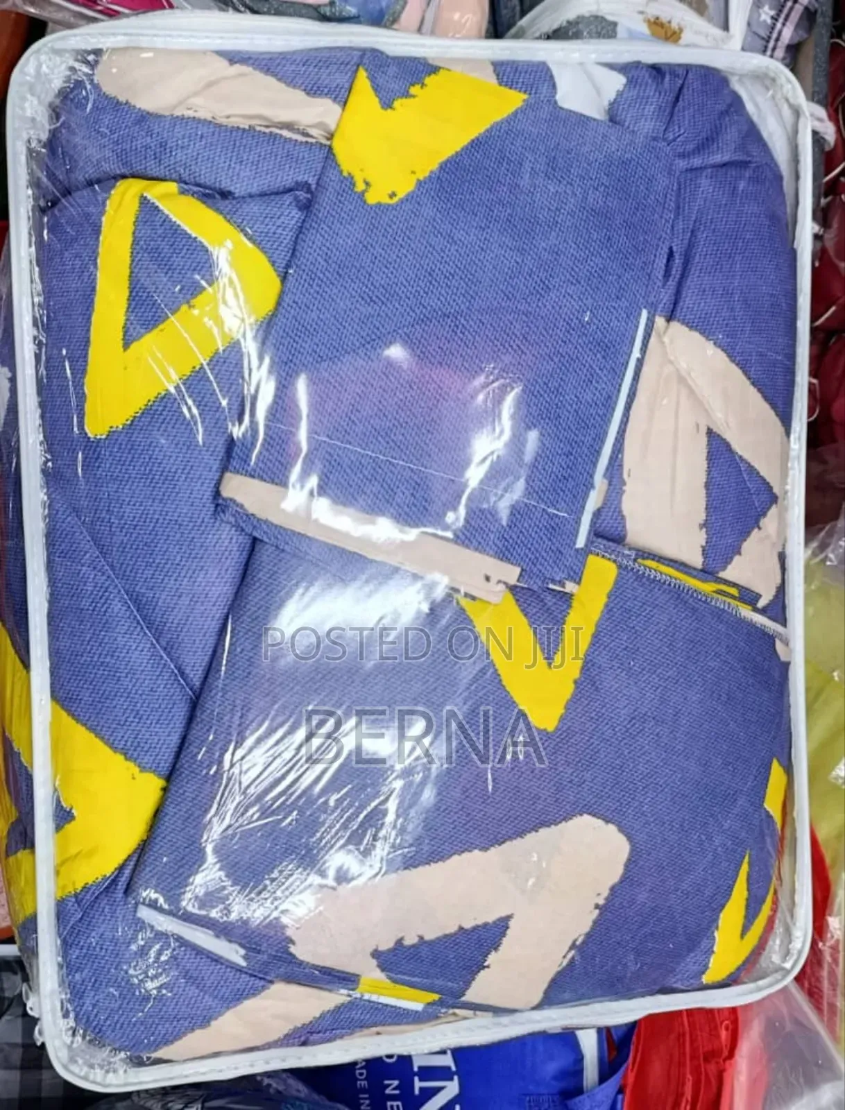 Duvet (Duvet+ Bedsheet+2 Pillow Cases)