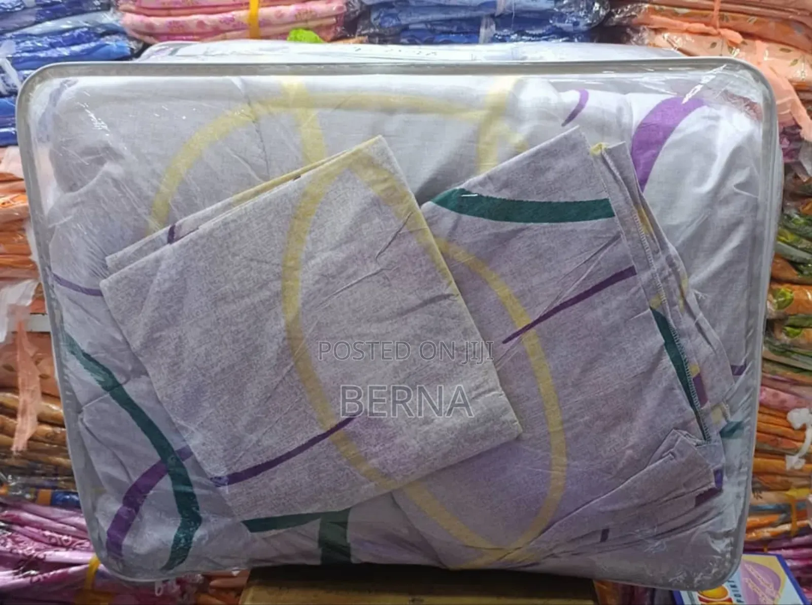 Duvet (Duvet+ Bedsheet+2 Pillow Cases)