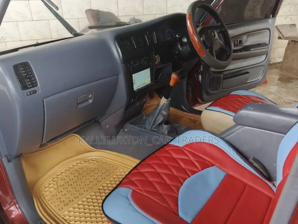 Toyota Hilux 2004 Red