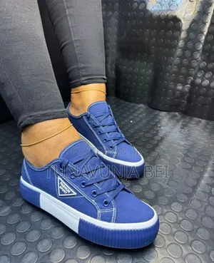 Leaders Sneakers