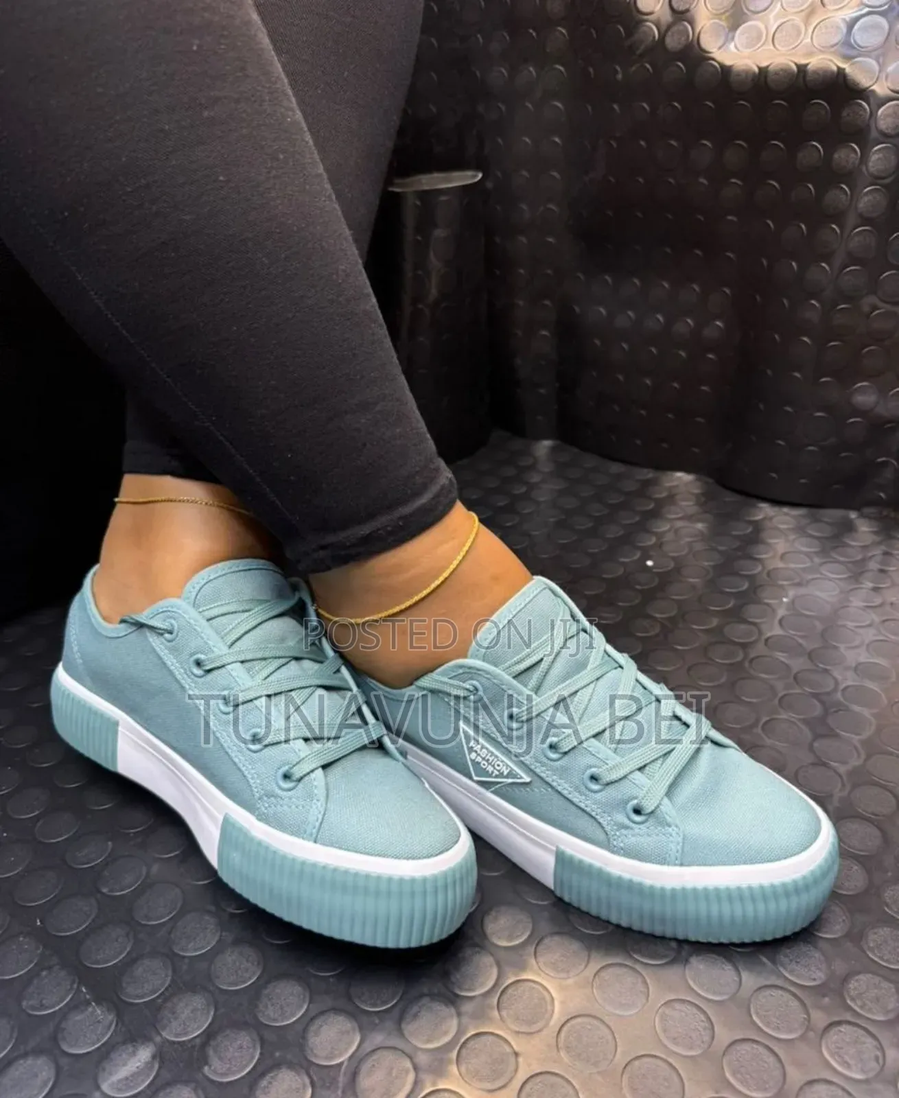 Leaders Sneakers