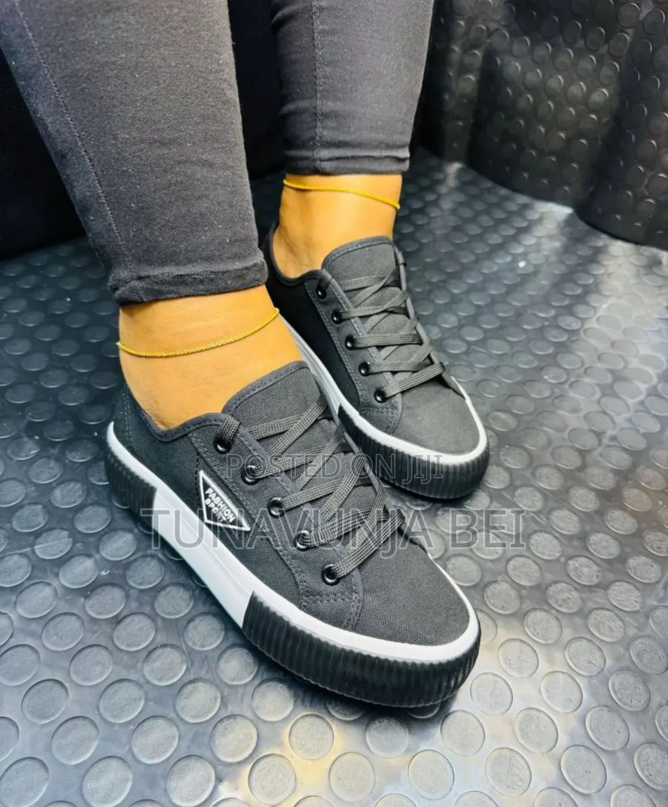 Leaders Sneakers