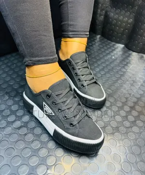 Leaders Sneakers