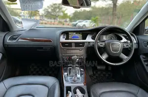 Audi A4 2.0T Premium 2011 Black