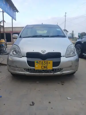 Toyota Vitz 2005 Silver