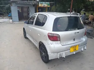 Toyota Vitz 2005 Silver