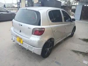 Toyota Vitz 2005 Silver