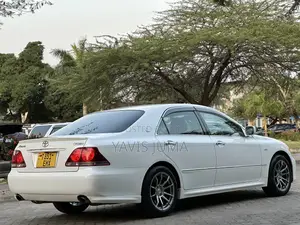Toyota Crown 2006 White