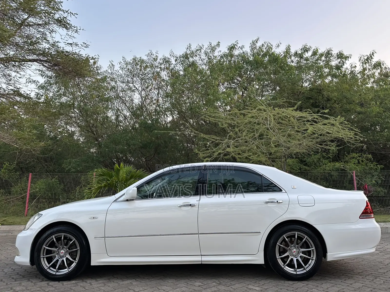 Toyota Crown 2006 White