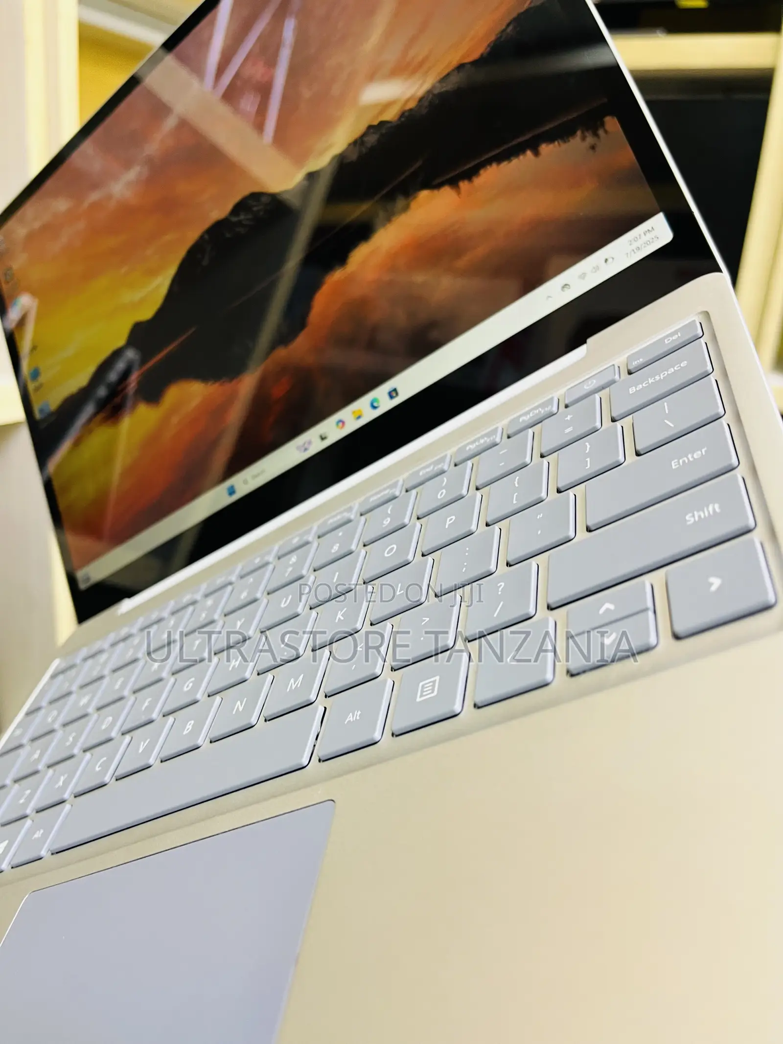 New Laptop Microsoft Surface Laptop Go 16GB Intel Core I5 SSD 256GB