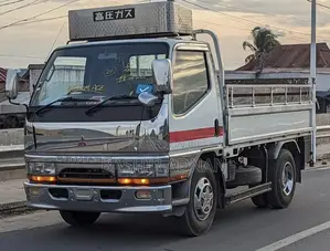 Mitsubishi Canter Flatbed 2 Tonnes Mpya Yenye Helper Spring.