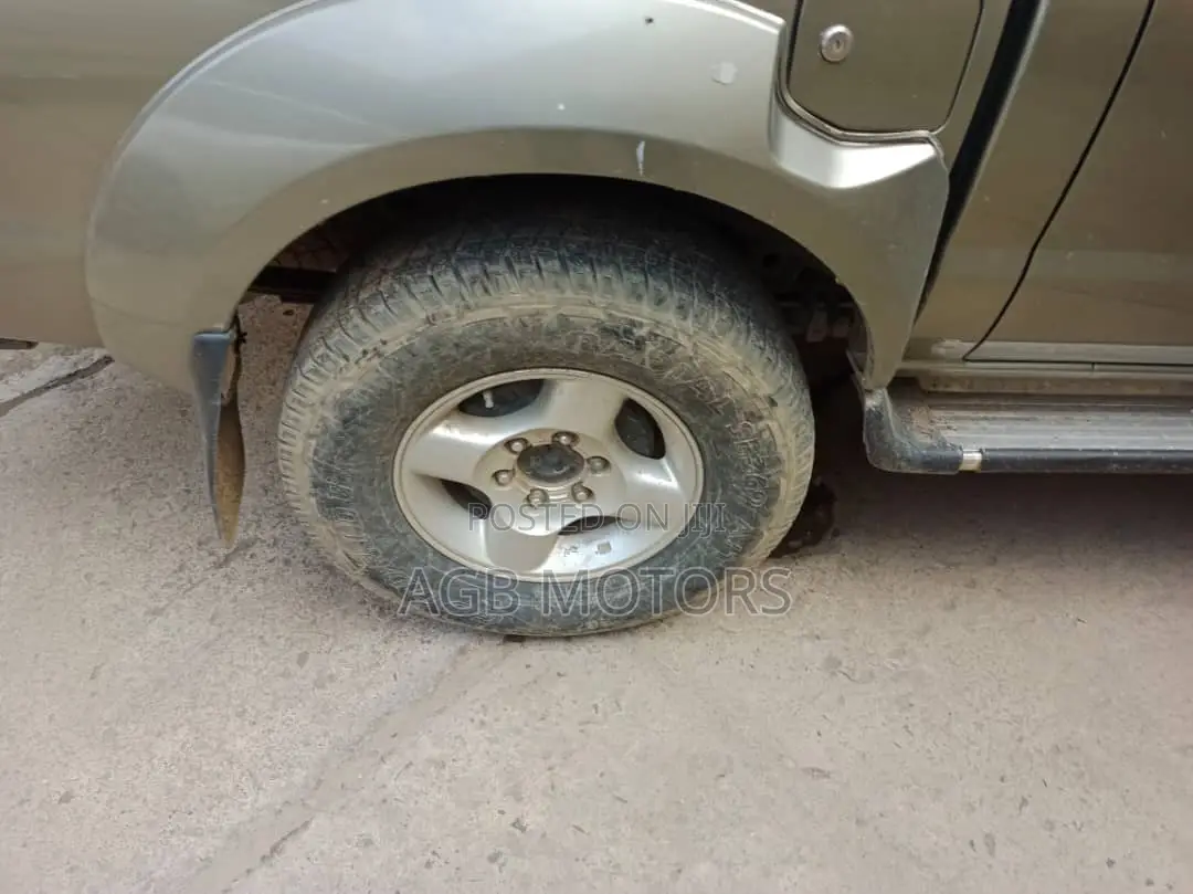 Nissan Navara 2005 Silver