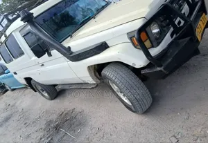 Toyota Land Cruiser 2010 White