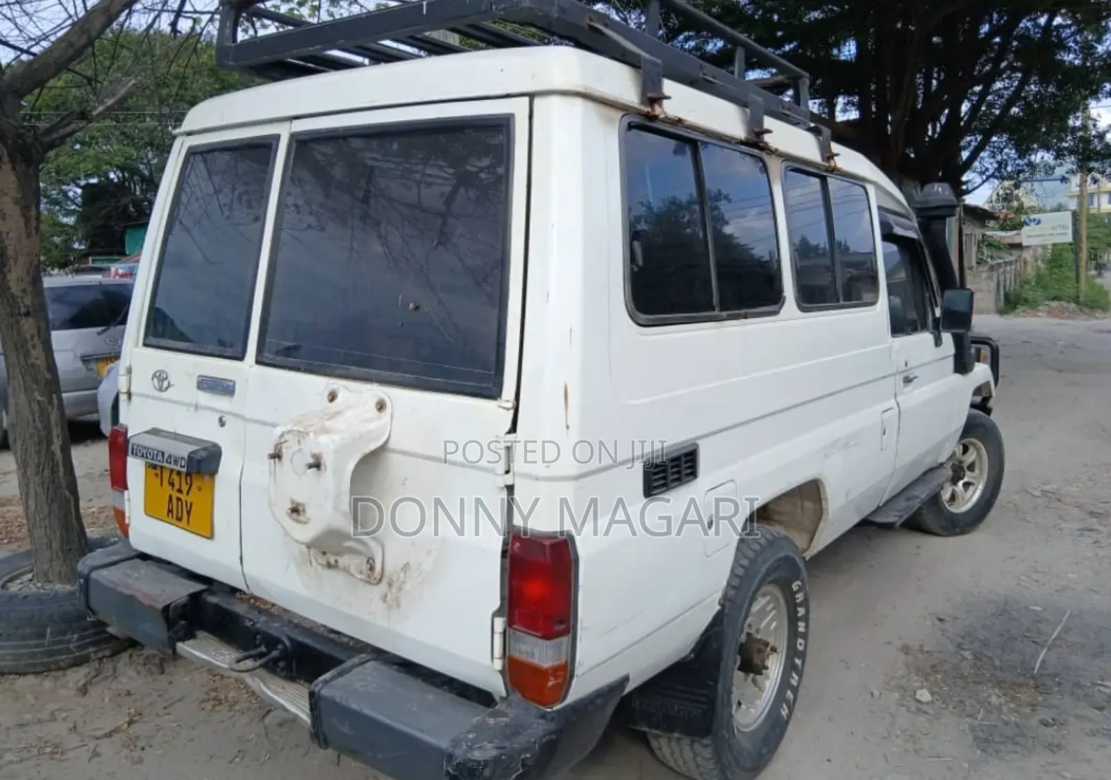 Toyota Land Cruiser 2010 White