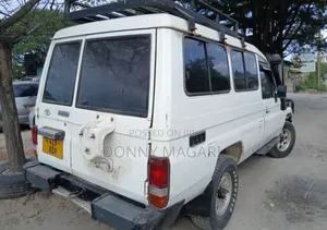 Toyota Land Cruiser 2010 White