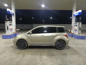 Toyota IST 2003 Gold