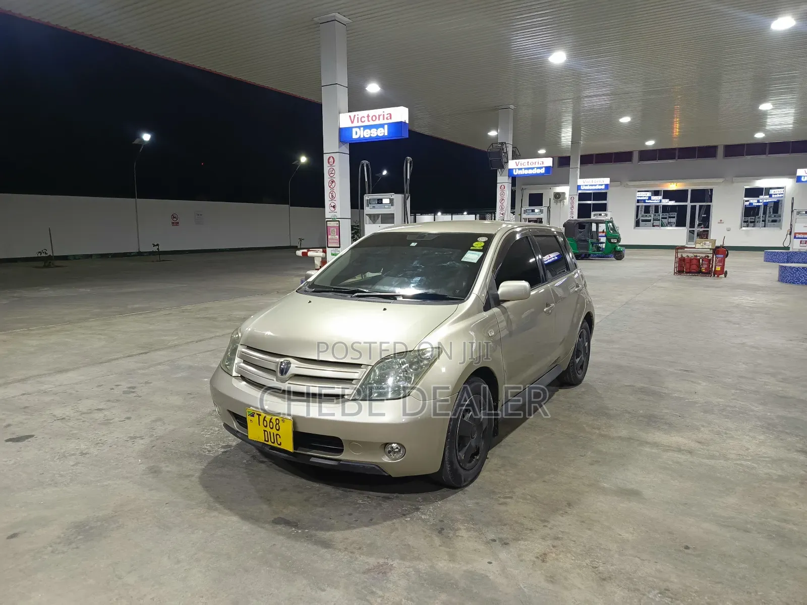 Toyota IST 2003 Gold