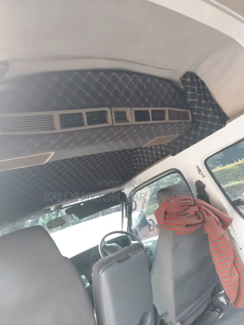 Toyota HiAce 2005 White