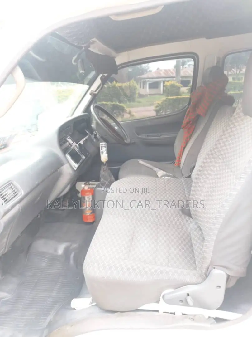 Toyota HiAce 2005 White