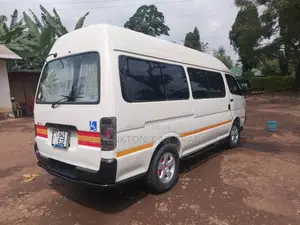 Toyota HiAce 2005 White
