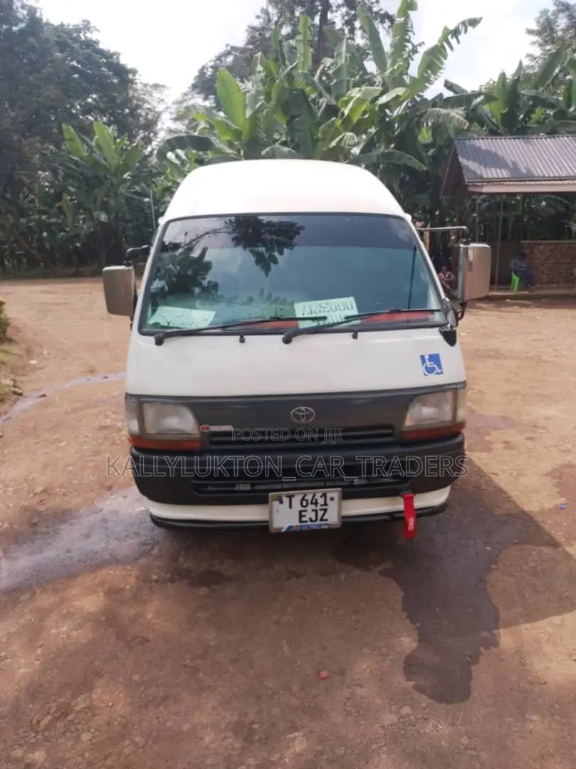 Toyota HiAce 2005 White