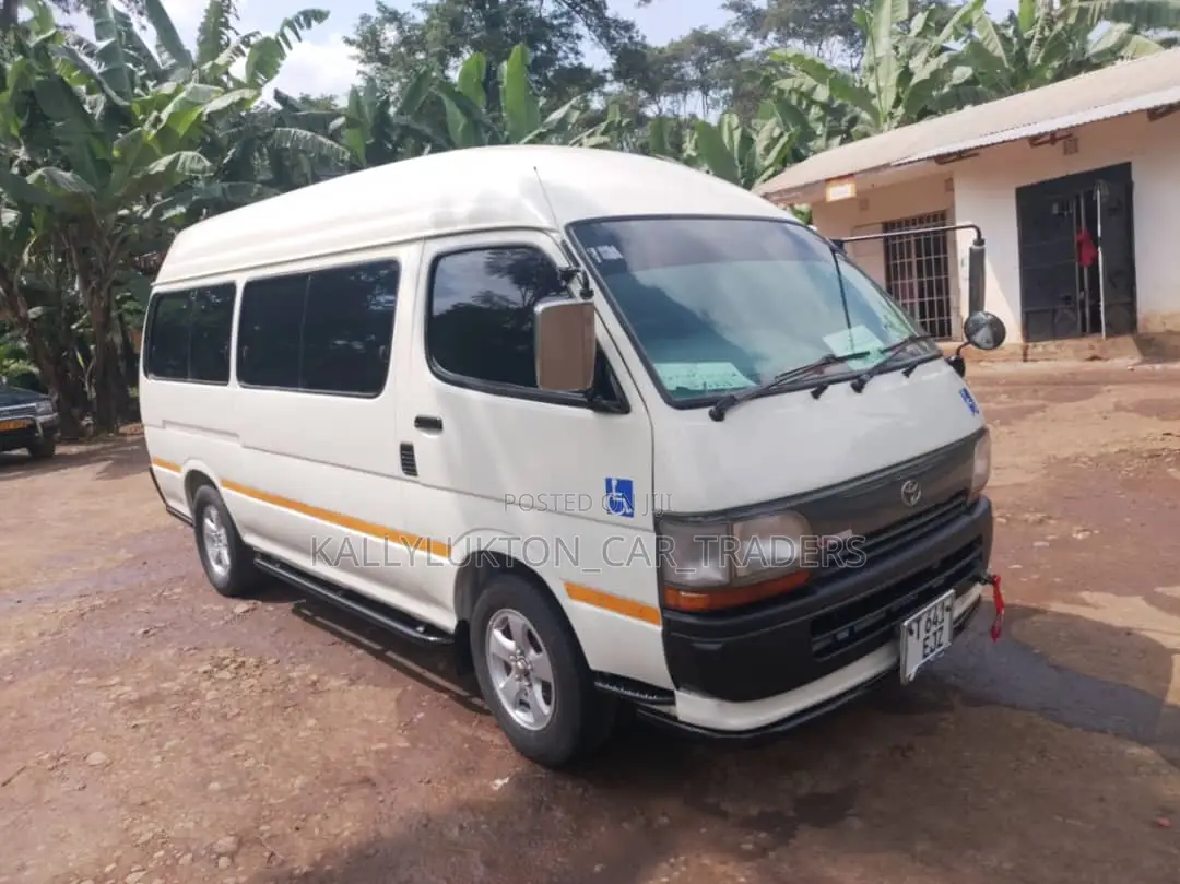 Toyota HiAce 2005 White