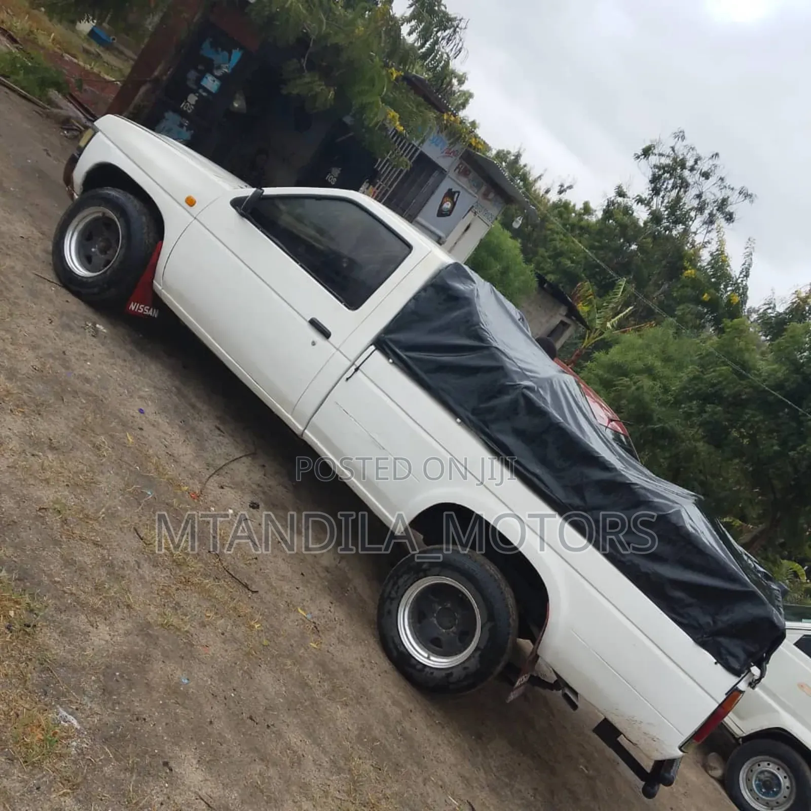 Nissan Pick-Up 1997 White