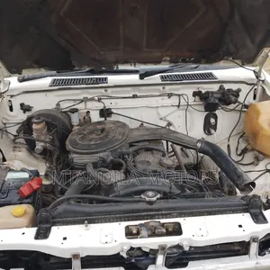 Nissan Pick-Up 1997 White