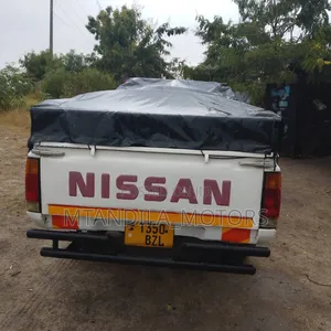 Nissan Pick-Up 1997 White