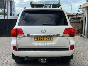 Toyota Land Cruiser 2012 White