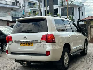 Toyota Land Cruiser 2012 White