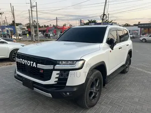 Toyota Land Cruiser 2023 White