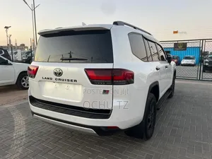 Toyota Land Cruiser 2023 White