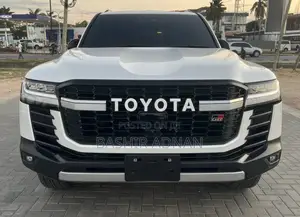 Toyota Land Cruiser 2023 Pearl