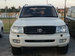 Toyota Land Cruiser 2001 White